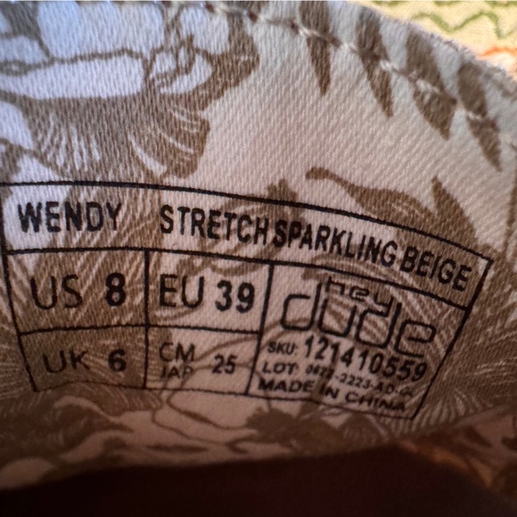 Hey Dude Women's Wendy Metallic Sparkle slip-on shoes Size 8 Great Condition - Picture 2 of 10